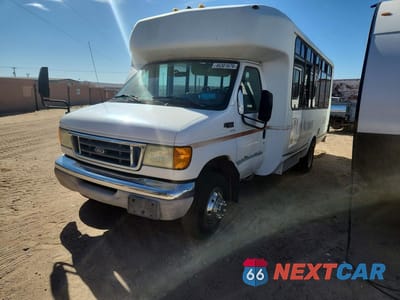 2003 FORD E450 SHUTTLE BUS 1FDXE45S33HB85132 - główne zdjęcie licytacji z USA - miniatura