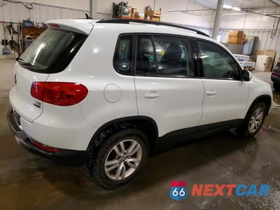 Trzecie zdjęcie samochodu z tyłu: 2016 VOLKSWAGEN TIGUAN S VIN:WVGBV7AX8GW548717 - miniatura