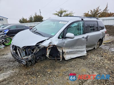 2017 TOYOTA SIENNA LE 5TDKZ3DC2HS833862 - główne zdjęcie licytacji z USA - miniatura