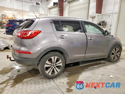 Trzecie zdjęcie samochodu z tyłu: 2013 KIA SPORTAGE EX VIN:KNDPCCA28D7436616 - miniatura