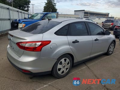 Trzecie zdjęcie samochodu z tyłu: 2014 FORD FOCUS S VIN:1FADP3E27EL302115 - miniatura