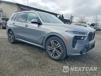 Czwarte zdjęcie samochodu z boku: 2023 BMW X7 XDRIVE40I VIN:5UX23EM00P9N61973 - miniatura