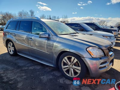Czwarte zdjęcie samochodu z boku: 2011 MERCEDES-BENZ GL 450 4MATIC VIN:4JGBF7BE9BA694236 - miniatura