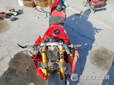 Piąte zdjęcie samochodu w środku: 2024 DUCATI PANIGALE V4S VIN:ZDMDAGWW1RB009170 - miniatura
