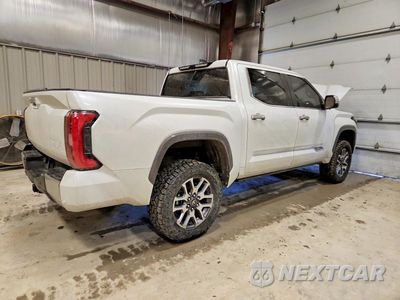 Trzecie zdjęcie samochodu z tyłu: 2025 TOYOTA TUNDRA 1794 EDITION VIN:5TFMA5DB0SX261419 - miniatura
