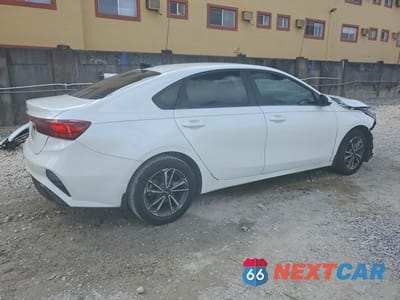 Trzecie zdjęcie samochodu z tyłu: 2023 KIA FORTE LXS VIN:3KPF24AD7PE573427 - miniatura