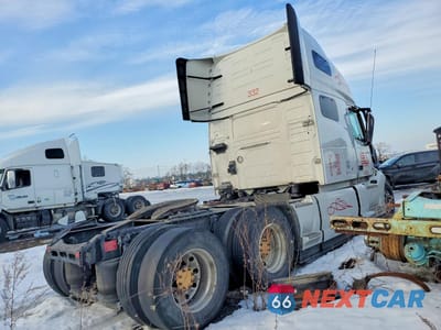 Czwarte zdjęcie samochodu z boku: 2025 VOLVO VN VNL VIN:4V4NC9EH2SN661281 - miniatura