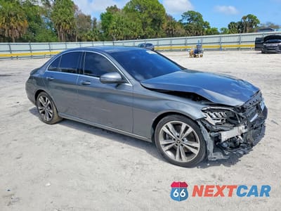 Czwarte zdjęcie samochodu z boku: 2019 MERCEDES-BENZ C 300 VIN:WDDWF8DB3KR483491 - miniatura