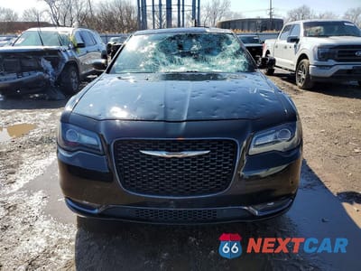Piąte zdjęcie samochodu w środku: 2016 CHRYSLER 300 S VIN:2C3CCAGG6GH253167 - miniatura