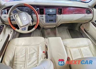 Zdjęcie 8 z 12 samochodu: 2004 LINCOLN TOWN CAR ULTIMATE VIN:1LNHM83W54Y662066 - miniatura