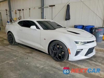 Czwarte zdjęcie samochodu z boku: 2017 CHEVROLET CAMARO SS VIN:1G1FE1R70H0122203 - miniatura