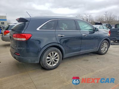 Trzecie zdjęcie samochodu z tyłu: 2016 KIA SORENTO LX V6 VIN:5XYPGDA58GG131225 - miniatura