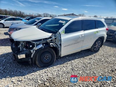 2017 TOYOTA HIGHLANDER XLE 5TDJZRFH0HS518825 - główne zdjęcie licytacji z USA - miniatura