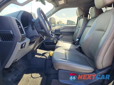 Piąte zdjęcie samochodu w środku: 2022 FORD F450 SUPER DUTY VIN:1FD0W4GNXNEE93960 - miniatura
