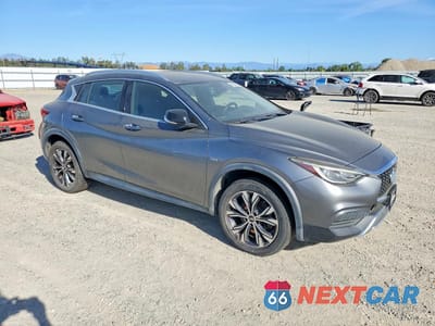 Czwarte zdjęcie samochodu z boku: 2017 INFINITI QX30 LUXURY VIN:SJKCH5CR2HA038197 - miniatura