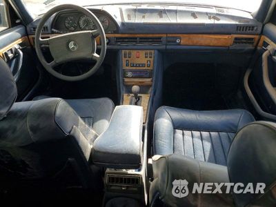 Zdjęcie 8 z 12 samochodu: 1983 MERCEDES BENZ 380 SEL VIN:WDBCA33A6DB045551 - miniatura