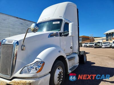 Drugie zdjęcie samochodu z przodu: 2014 KENWORTH T680 SEMI TRUCK VIN:1XKYA48X9EJ402579 - miniatura