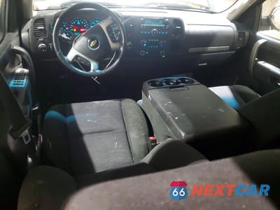 Zdjęcie 8 z 11 samochodu: 2011 CHEVROLET SILVERADO K1500 LT VIN:1GCPKSE39BF172731 - miniatura