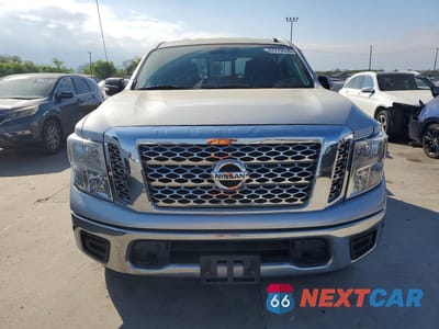 Piąte zdjęcie samochodu w środku: 2018 NISSAN TITAN SV VIN:1N6AA1E50JN551638 - miniatura
