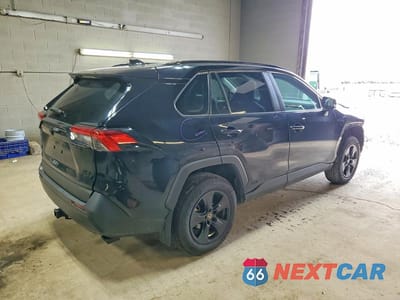Trzecie zdjęcie samochodu z tyłu: 2022 TOYOTA RAV4 HYBRID XLE VIN:2T3RWRFV4NW133604 - miniatura