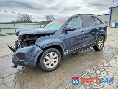 2013 KIA SORENTO LX 5XYKTDA26DG345637 - główne zdjęcie licytacji z USA - miniatura