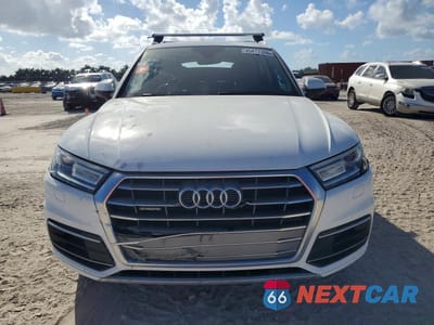 Piąte zdjęcie samochodu w środku: 2019 AUDI Q5 PREMIUM VIN:WA1ANAFY6K2100579 - miniatura
