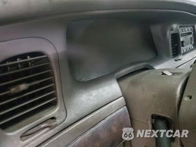 Zdjęcie 9 z 12 samochodu: 2011 MERCURY GRAND MARQUIS LS VIN:2MEBM7FVXBX610886 - miniatura