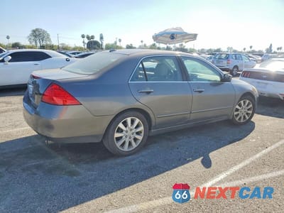 Trzecie zdjęcie samochodu z tyłu: 2006 HONDA ACCORD EX VIN:1HGCM66886A033818 - miniatura
