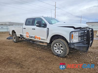 Czwarte zdjęcie samochodu z boku: 2024 FORD F350 SUPER DUTY VIN:1FT8W3BT5REE27281 - miniatura