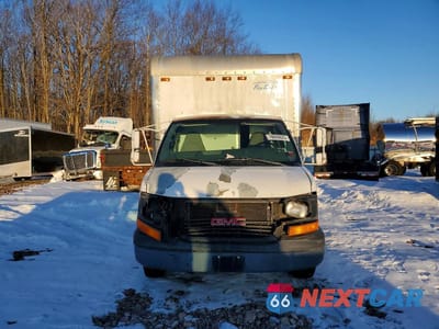 Piąte zdjęcie samochodu w środku: 2005 GMC SAVANA BOX TRUCK VIN:1GDJG31U151161733 - miniatura