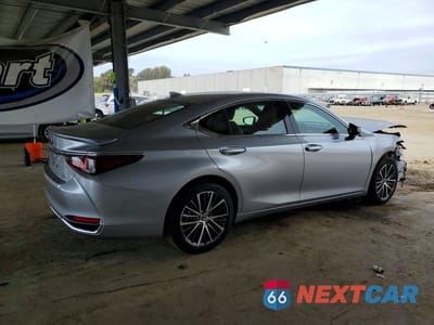 Trzecie zdjęcie samochodu z tyłu: 2025 LEXUS ES 300H BASE VIN:58ADA1C13SU071203 - miniatura
