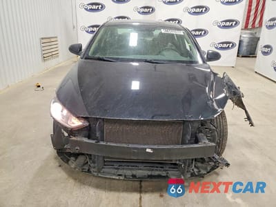 Piąte zdjęcie samochodu w środku: 2018 HYUNDAI ELANTRA SEL VIN:KMHD84LFXJU612665 - miniatura