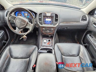 Zdjęcie 8 z 12 samochodu: 2016 CHRYSLER 300C VIN:2C3CCAKG4GH106448 - miniatura