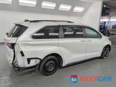 Trzecie zdjęcie samochodu z tyłu: 2023 TOYOTA SIENNA 25TH ANNIVERSARY EDITION VIN:5TDCRKEC2PS156386 - miniatura