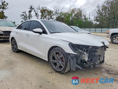 Czwarte zdjęcie samochodu z boku: 2024 AUDI A3 PREMIUM VIN:WAUAUDGY7RA007110 - miniatura