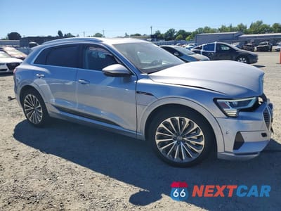 Czwarte zdjęcie samochodu z boku: 2019 AUDI E-TRON PRESTIGE VIN:WA1VABGE1KB013289 - miniatura