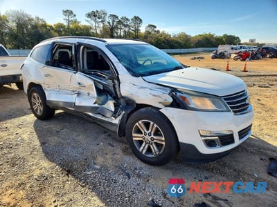 Czwarte zdjęcie samochodu z boku: 2015 CHEVROLET TRAVERSE LT VIN:1GNKRHKD2FJ286652 - miniatura