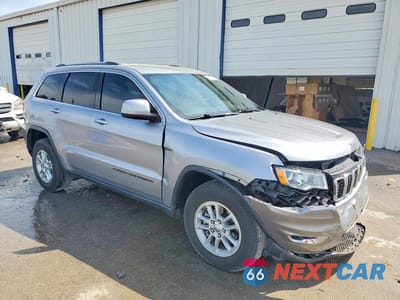 Czwarte zdjęcie samochodu z boku: 2018 JEEP GRAND CHEROKEE LAREDO VIN:1C4RJEAGXJC513110 - miniatura