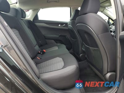 Zdjęcie 10 z 12 samochodu: 2025 KIA K5 LXS VIN:KNAG24J73S5304504 - miniatura