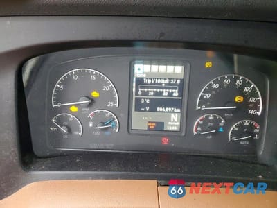Zdjęcie 8 z 10 samochodu: 2018 FREIGHTLINER CASCADIA 126 SEMI TRUCK VIN:3AKJHHDR4JSJV5684 - miniatura