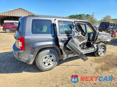 Trzecie zdjęcie samochodu z tyłu: 2014 JEEP PATRIOT SPORT VIN:1C4NJPBA8ED843882 - miniatura