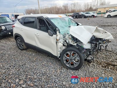 Czwarte zdjęcie samochodu z boku: 2026 KIA SELTOS LX VIN:KNDEPCAA5T7846940 - miniatura