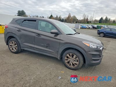 Czwarte zdjęcie samochodu z boku: 2020 HYUNDAI TUCSON SE VIN:KM8J2CA49LU168004 - miniatura