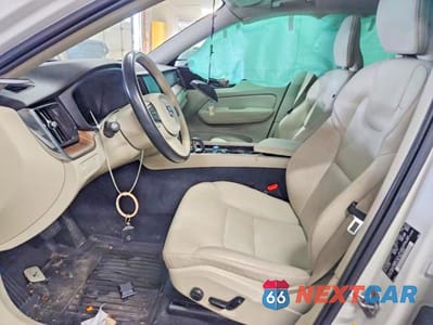 Zdjęcie 7 z 12 samochodu: 2022 VOLVO XC60 B5 MOMENTUM VIN:YV4L12RK2N1965404 - miniatura