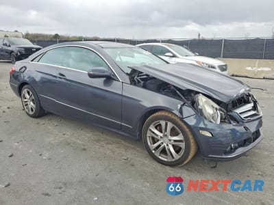 Czwarte zdjęcie samochodu z boku: 2010 MERCEDES-BENZ E 350 VIN:WDDKJ5GB0AF004838 - miniatura
