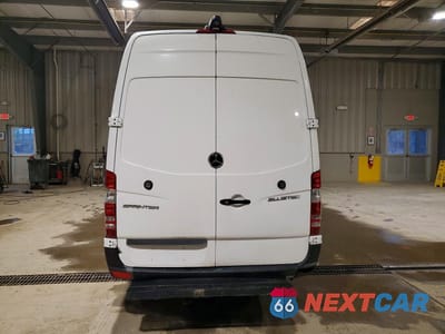 Zdjęcie 6 z 12 samochodu: 2015 MERCEDES BENZ SPRINTER 2500 REFRIGERATED DELIVERY VAN VIN:WD3PE8CC4F5960447 - miniatura