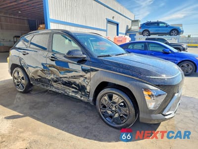 Czwarte zdjęcie samochodu z boku: 2026 HYUNDAI KONA SEL SPORT VIN:KM8HF3AB1TU412312 - miniatura