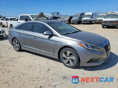 Czwarte zdjęcie samochodu z boku: 2017 HYUNDAI SONATA HYBRID LIMITED VIN:KMHE34L3XHA071461 - miniatura