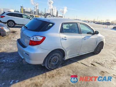 Trzecie zdjęcie samochodu z tyłu: 2013 TOYOTA MATRIX L VIN:2T1KU4EE3DC078065 - miniatura