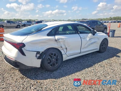 Trzecie zdjęcie samochodu z tyłu: 2025 KIA K5 LXS VIN:KNAG24J7XS5345616 - miniatura